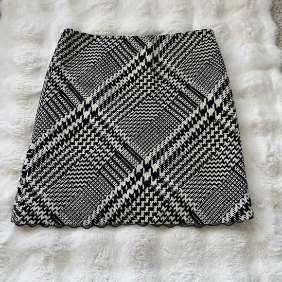 Kenneth Cole Geometric Print Wool Skirt, Scallop Hem with Black Lace Trim - 6 - Picture 8 of 12